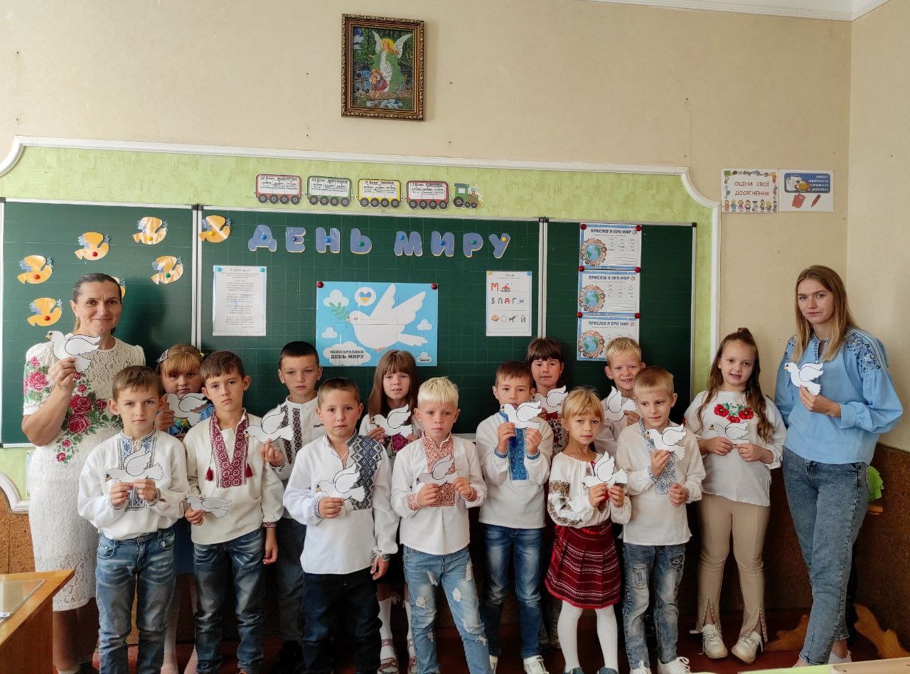 Виховна година в 2-А класі "Мирна країна - успішна дитина" 1 2 a