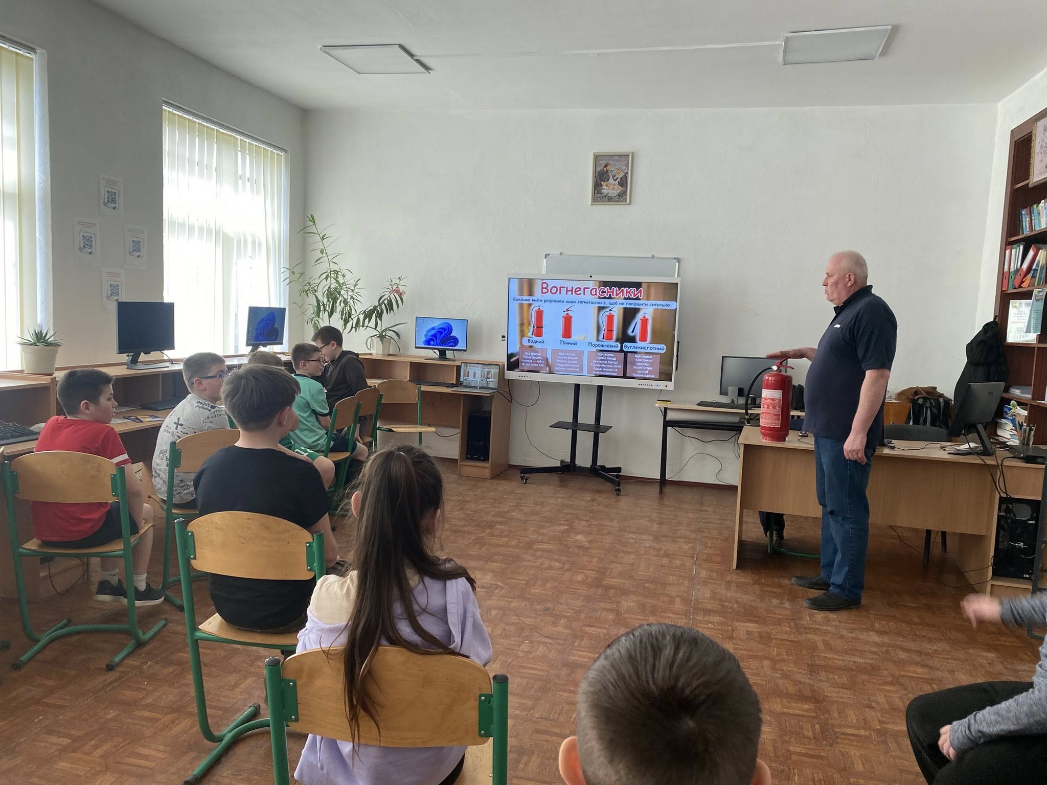 День цивільного захисту в Уличненському ЗЗСО 1 492196046 1075109878008916 9163951572218113748 n