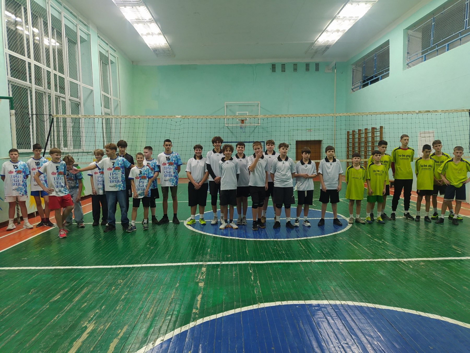 Спортивний дух громади: відбувся волейбольний турнір шкільної ліги “Пліч-о-пліч” 1 5